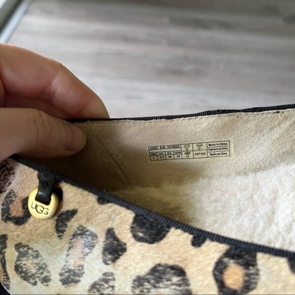 UGG Women's Alloway Leopard Print Slipper Size 7 Soft Lining Slip Ons - Picture 10 of 10